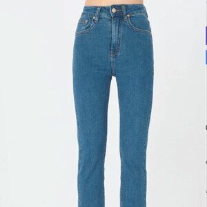 Old Navy Teenager Girl 14-Year-Old Blue Straight-Leg Jeans – Fits Women's S